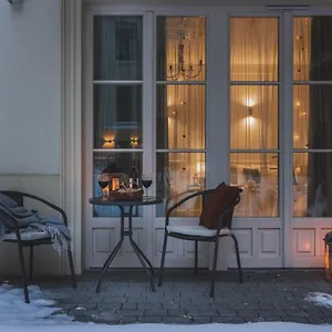 Atrium - Old Town Luxury - By Upstairs Apartament